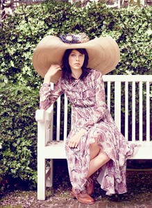 edie_vanity_fair_aug14_vanityfair_1.thumb.jpg.eee04416cc6ab74084e47584b9f4f665.jpg