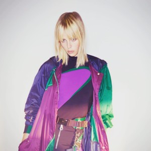 edie_versace_ss17_2nov17_akashimamakoton.thumb.jpg.805e0ea97ffdb92f6cbe4ac43708d622.jpg