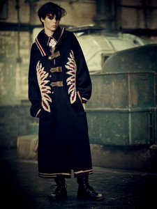 edie_vogue_japan_aug14_bewitchmag_2.jpg