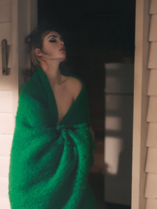 edie_vogue_paris_sep17_14.thumb.PNG.737c59d5842e1bd3d159dcede1cc735d.PNG