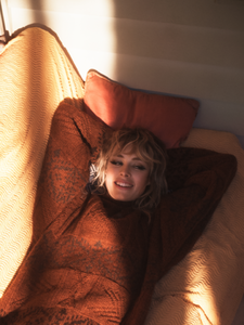 edie_vogue_paris_sep17_16.thumb.PNG.d63c47cf219d03fc2214c55d8dbca951.PNG