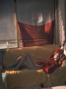 edie_vogue_paris_sep17_4.thumb.PNG.cfe77524f00a0a19c0b0e3d433363b31.PNG