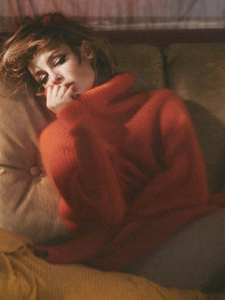 edie_vogue_paris_sep17_8.thumb.PNG.917259012b0652520db70204ac236c9b.PNG