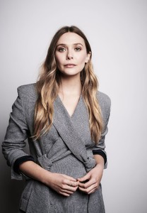 elizabeth-olsen-deadline-hollywood-presents-the-contenders-2017-portrait-studio-in-los-angeles-3.jpg