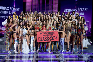 fashion-show-runway-2017-class-models-victorias-secret-hi-res.thumb.jpg.544a1bd9f90cd5f5eca92ea1197abcb5.jpg