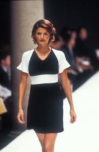 fendi-ss-1995-4.thumb.jpg.dc6951d5a9f0f52c8dcfb9775e682d1e.jpg