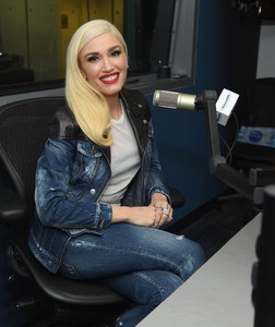 gwen-stefani-appeared-on-siriusxm-studios-in-nyc-11-21-2017-2.jpg