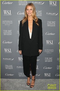 gwyneth-paltrow-naomi-campbell-arrive-in-style-for-wsj-innovators-awards-01.JPG