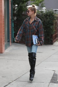 hailey-baldwin-13.jpg