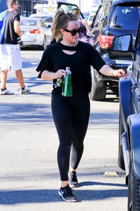 hilary-duff-leaving-the-gym-in-studio-city-111417-6.jpg