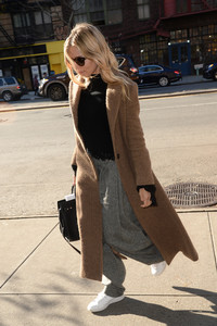 hqcelebcorner-1.jpg