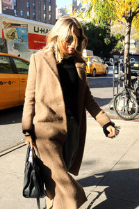 hqcelebcorner-12.jpg