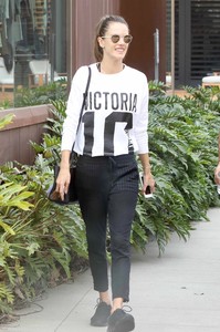 hqcelebcorner-12.jpg
