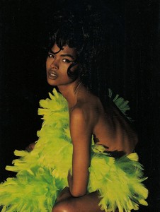 italia_vogue_april_1990_17.thumb.jpg.9d8bc02bb850602f1401eb58e978aff6.jpg