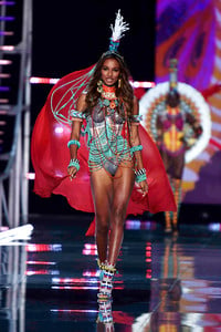 jasminetookes_victoriassecretfashionshow2017-49.jpg