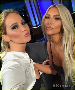 jennifer-lawrence-asked-kim-kardashian-her-burning-questions-02.jpg