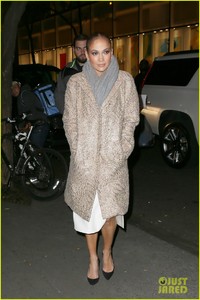 jennifer-lopez-alex-rodriguez-keep-bundled-up-in-nyc-05.jpg