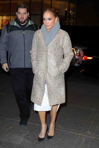 jennifer-lopez-arriving-at-rainbow-room-in-new-york-city-11-09-2017-3.jpg