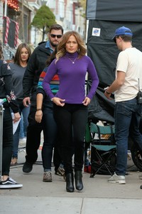 jennifer-lopez-waving-to-fans-on-the-set-of-second-act-in-new-york-11317-12.jpg