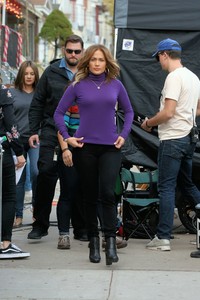 jennifer-lopez-waving-to-fans-on-the-set-of-second-act-in-new-york-11317-13.jpg