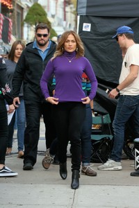 jennifer-lopez-waving-to-fans-on-the-set-of-second-act-in-new-york-11317-16.jpg