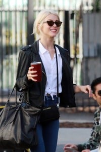 julianne-hough-leaving-a-dance-studio-in-la-111717-3.jpg