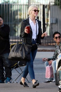 julianne-hough-leaving-a-dance-studio-in-la-111717-9.jpg