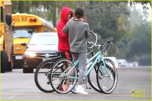 justin-bieber-selena-gomez-bike-ride-together-13.jpg