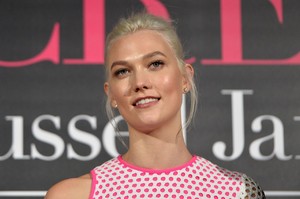 karlie-kloss-mercedes-benz-backstage-secrets-in-shanghai-11-18-2017-8.thumb.jpg.3d07904cc5234a3d8a59d3c5fd0851a9.jpg