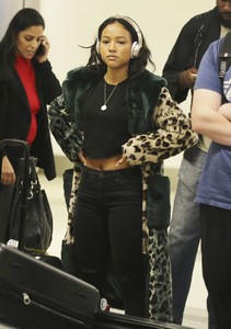 karrueche-tran-at-lax-airport-in-la-11-22-2017-6.jpg