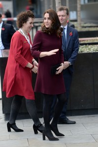 kate-middleton-arrives-at-ubs-building-in-london-11-08-2017-0.jpg