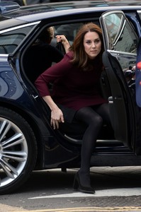 kate-middleton-arrives-at-ubs-building-in-london-11-08-2017-1.jpg