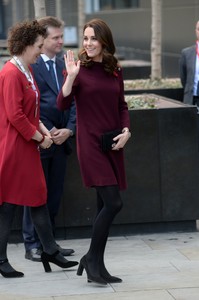 kate-middleton-arrives-at-ubs-building-in-london-11-08-2017-7.jpg