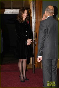 kate-middleton-joins-the-queen-at-festival-of-remembrance-01.jpg
