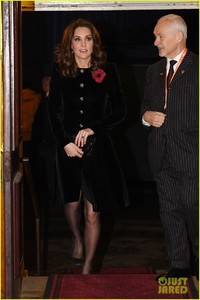 kate-middleton-joins-the-queen-at-festival-of-remembrance-03.jpg