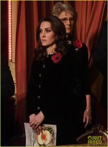 kate-middleton-joins-the-queen-at-festival-of-remembrance-04.jpg
