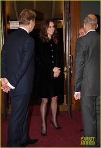 kate-middleton-joins-the-queen-at-festival-of-remembrance-06.jpg