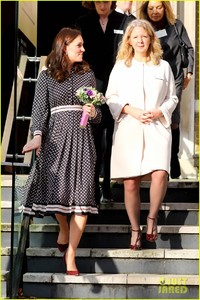 kate-middleton-on-prince-harrys-engagement-to-meghan-markle-its-such-exciting-27.jpg
