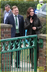 kate-middleton-shares-fond-memories-of-gardening-at-robin-hood-primary-school-03.jpg