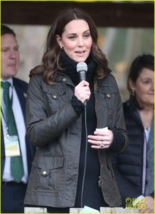 kate-middleton-shares-fond-memories-of-gardening-at-robin-hood-primary-school-05.jpg