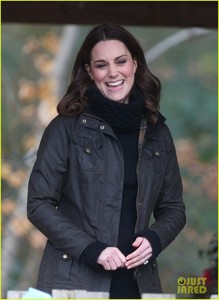 kate-middleton-shares-fond-memories-of-gardening-at-robin-hood-primary-school-06.jpg