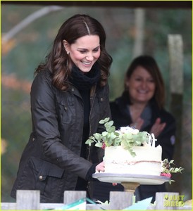 kate-middleton-shares-fond-memories-of-gardening-at-robin-hood-primary-school-07.jpg