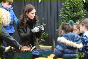 kate-middleton-shares-fond-memories-of-gardening-at-robin-hood-primary-school-15.jpg