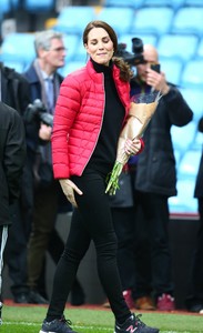 kate-middleton-visits-aston-villa-football-club-in-birmingham-11-22-2017-10.jpg