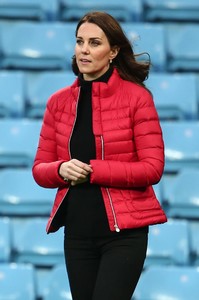 kate-middleton-visits-aston-villa-football-club-in-birmingham-11-22-2017-13.jpg