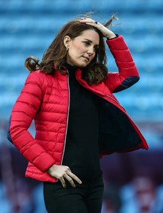 kate-middleton-visits-aston-villa-football-club-in-birmingham-11-22-2017-16.jpg