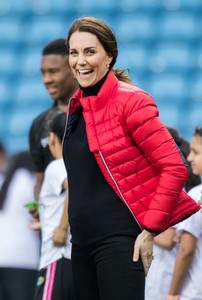 kate-middleton-visits-aston-villa-football-club-in-birmingham-11-22-2017-2.jpg