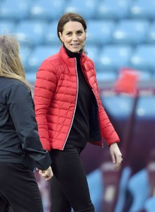 kate-middleton-visits-aston-villa-football-club-in-birmingham-11-22-2017-3.jpg