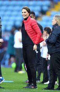 kate-middleton-visits-aston-villa-football-club-in-birmingham-11-22-2017-6.jpg