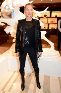 kate-moss-louis-vuitton-x-vogue-gingernutz-event-in-london-9.jpg